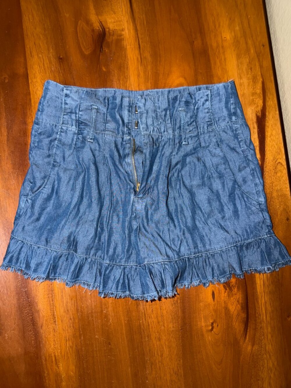Rocks & Indigo Ruffle Hem Chambray Shorts - Size 25 / XS